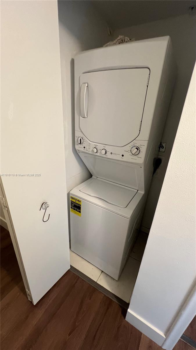 VENTURE AT AVENTURA WEST - Residential