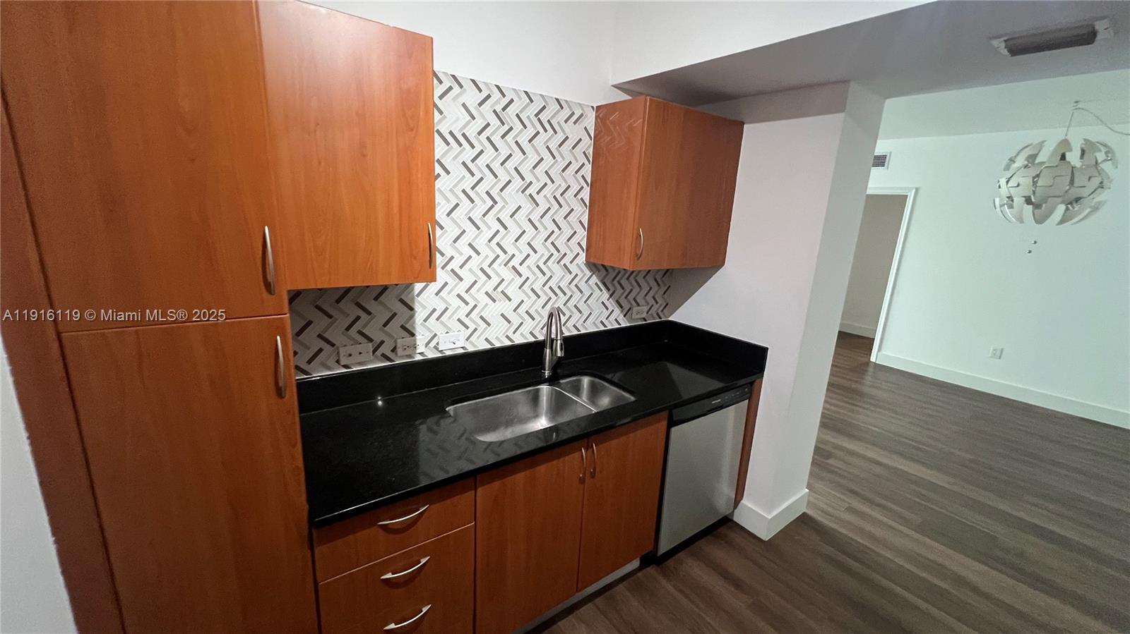 VENTURE AT AVENTURA WEST - Residential