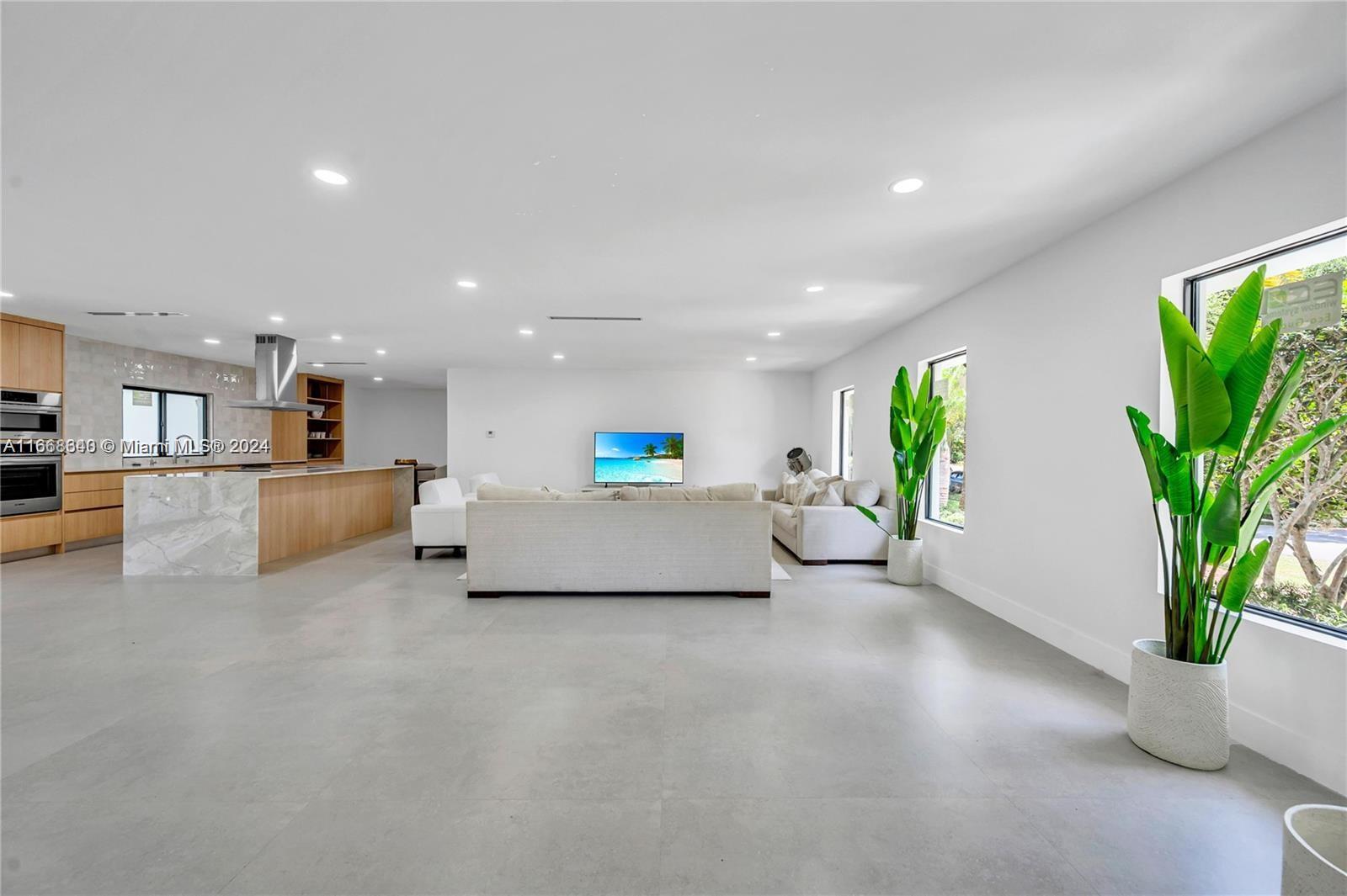 CUTLER BAY ESTATES - Residential Lease