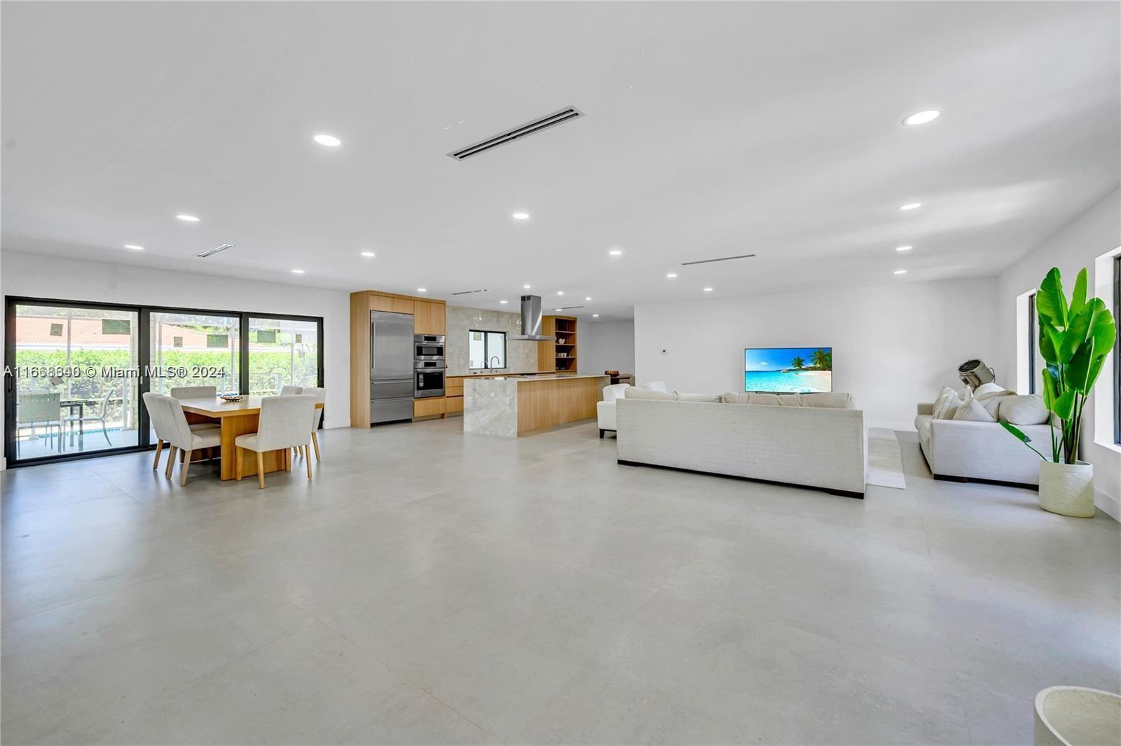 CUTLER BAY ESTATES - Residential Lease