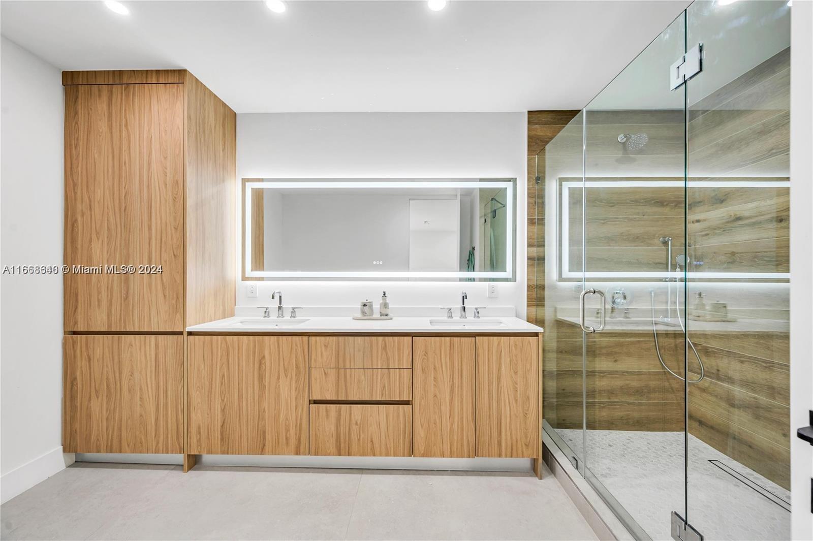 CUTLER BAY ESTATES - Residential Lease