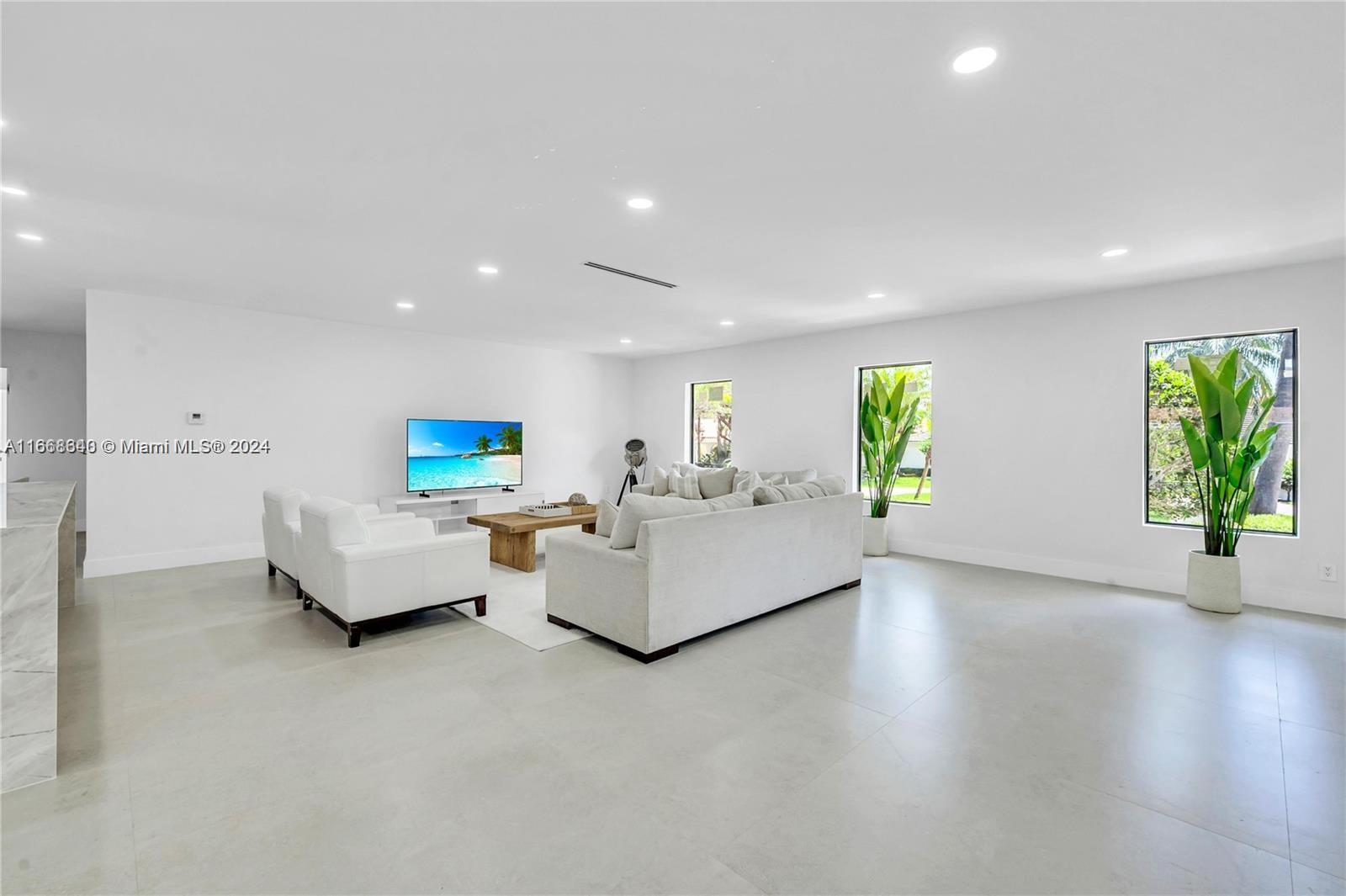 CUTLER BAY ESTATES - Residential Lease