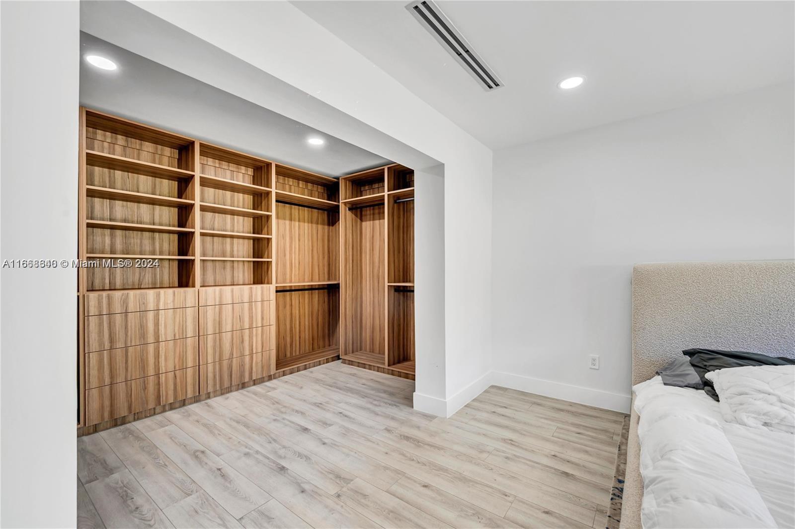CUTLER BAY ESTATES - Residential Lease