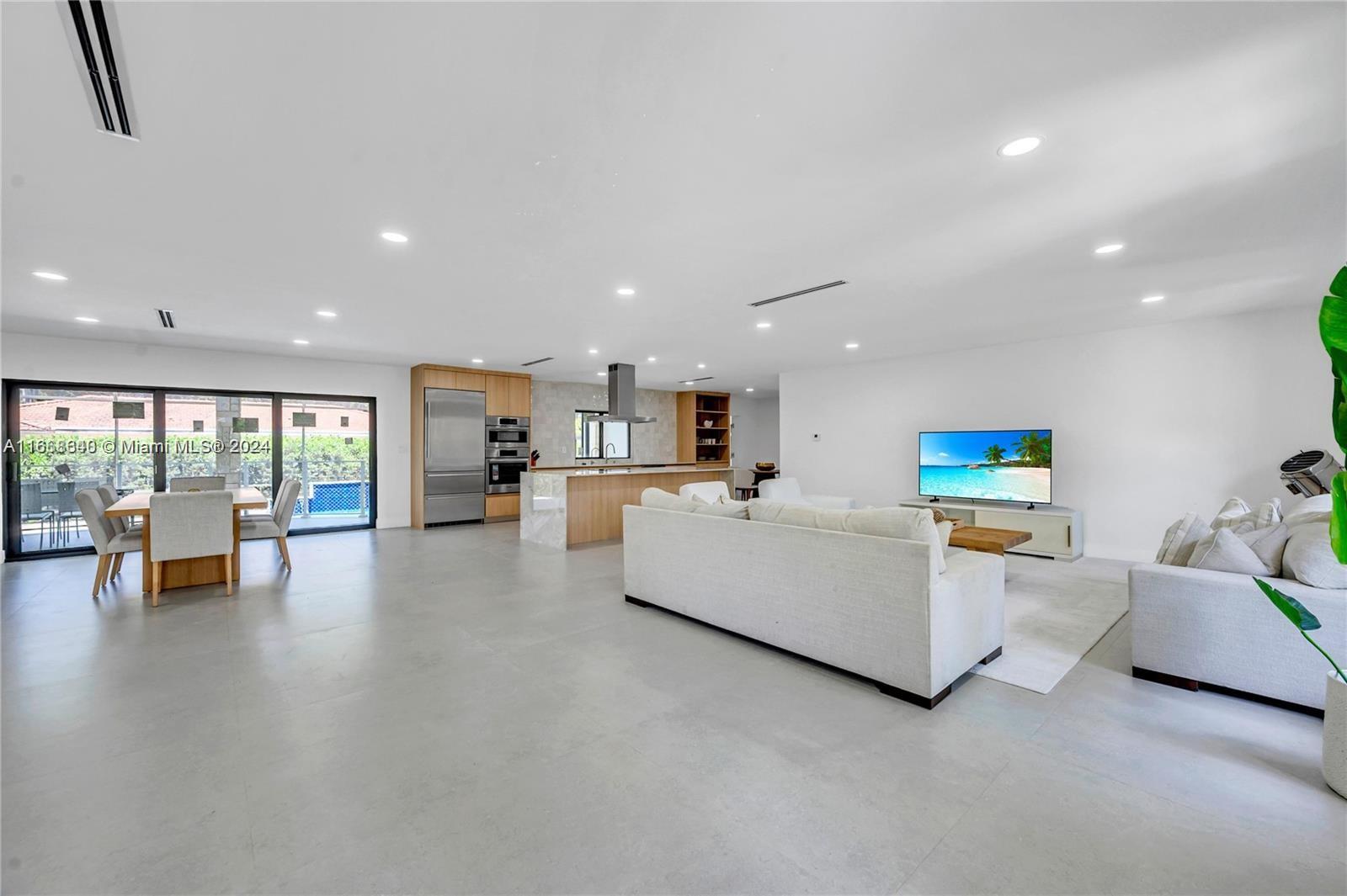 CUTLER BAY ESTATES - Residential Lease