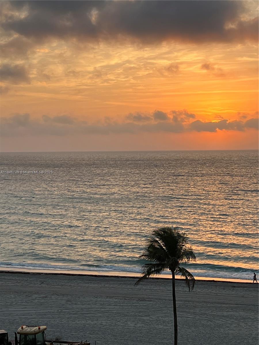 2501 S Ocean Drive. ***