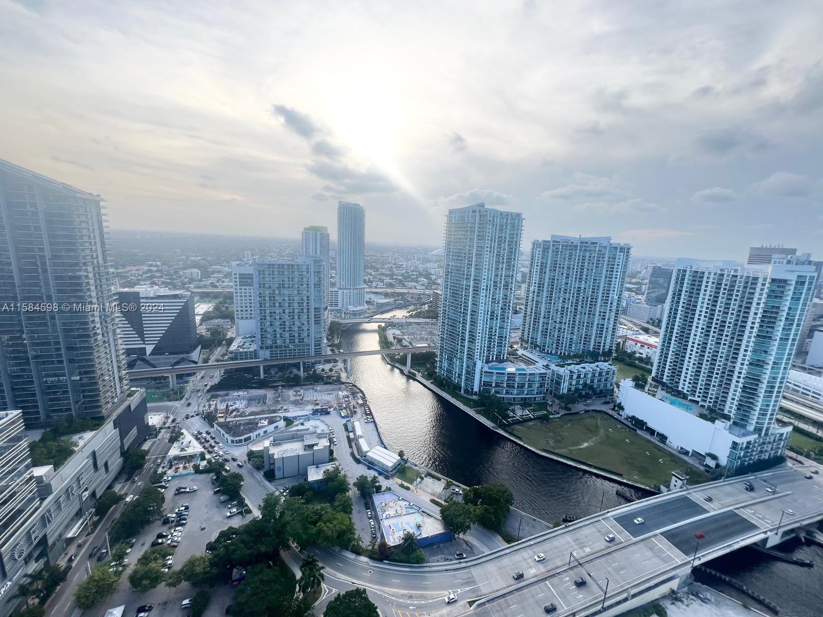 REACH CONDO - Residential