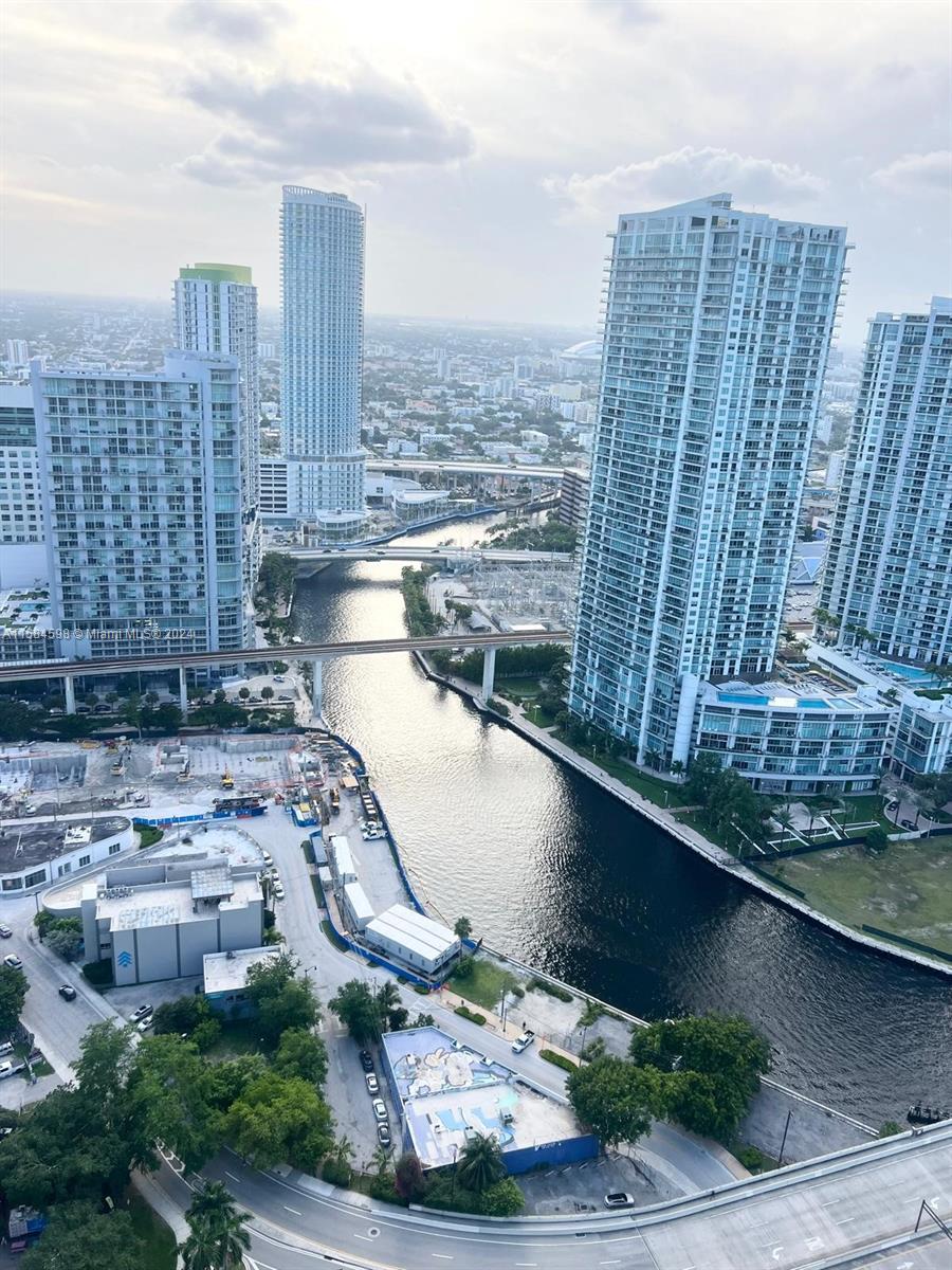 REACH CONDO - Residential