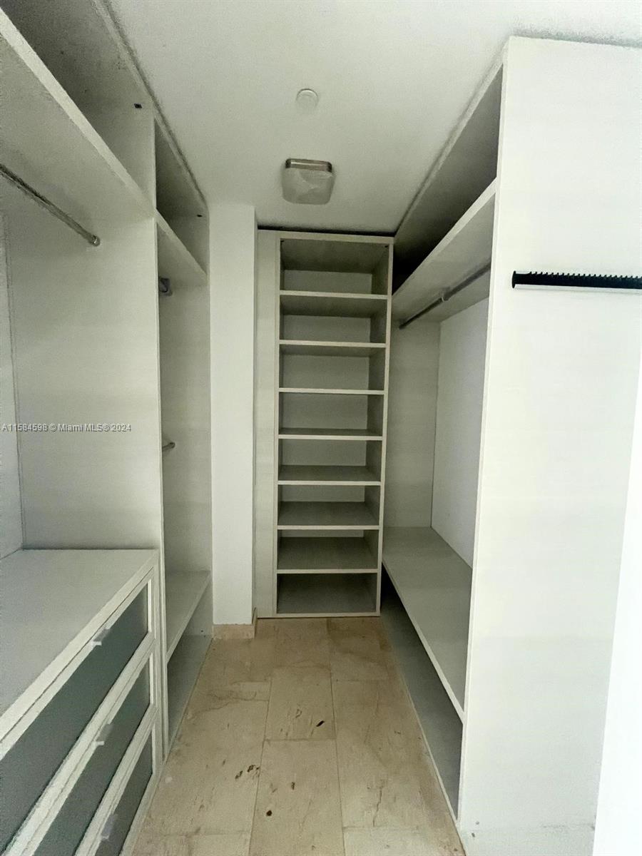 REACH CONDO - Residential