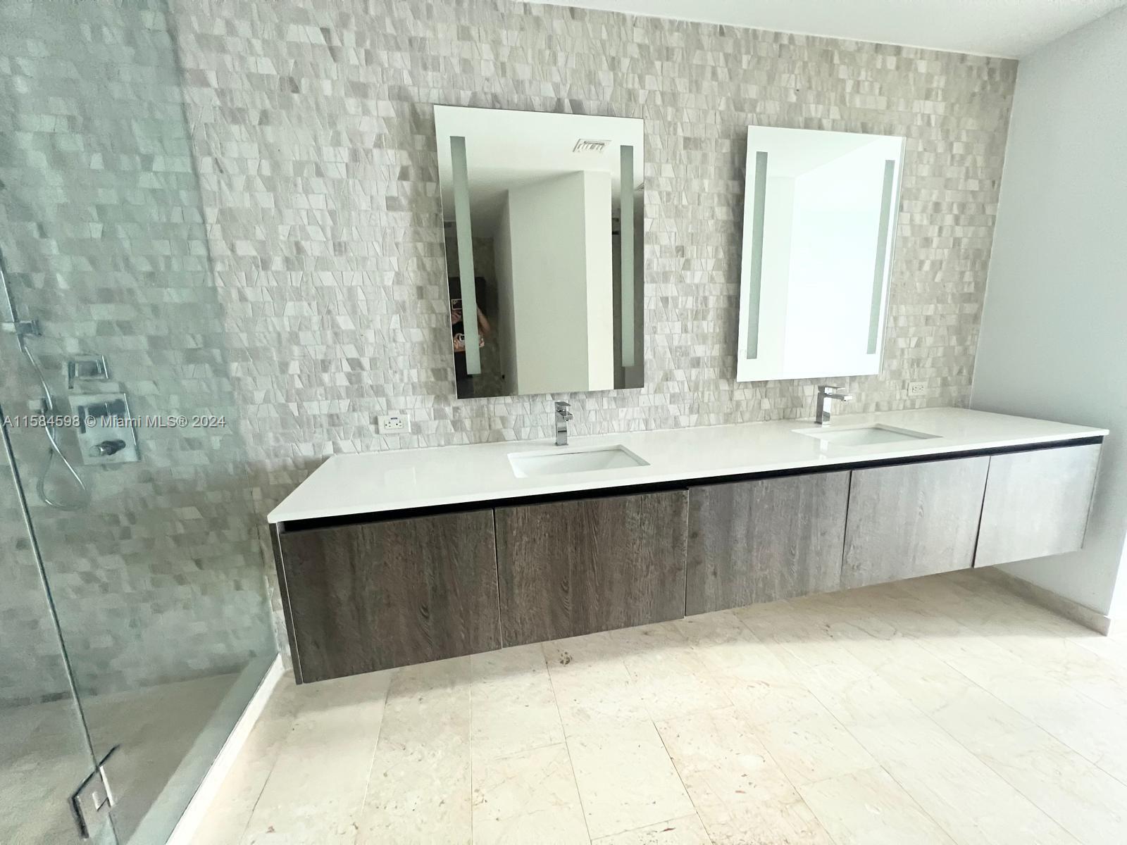 REACH CONDO - Residential