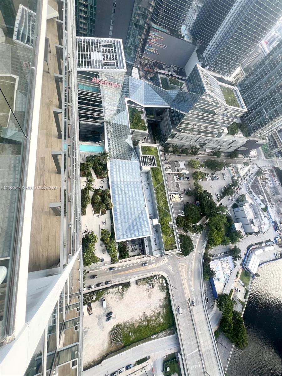 REACH CONDO - Residential