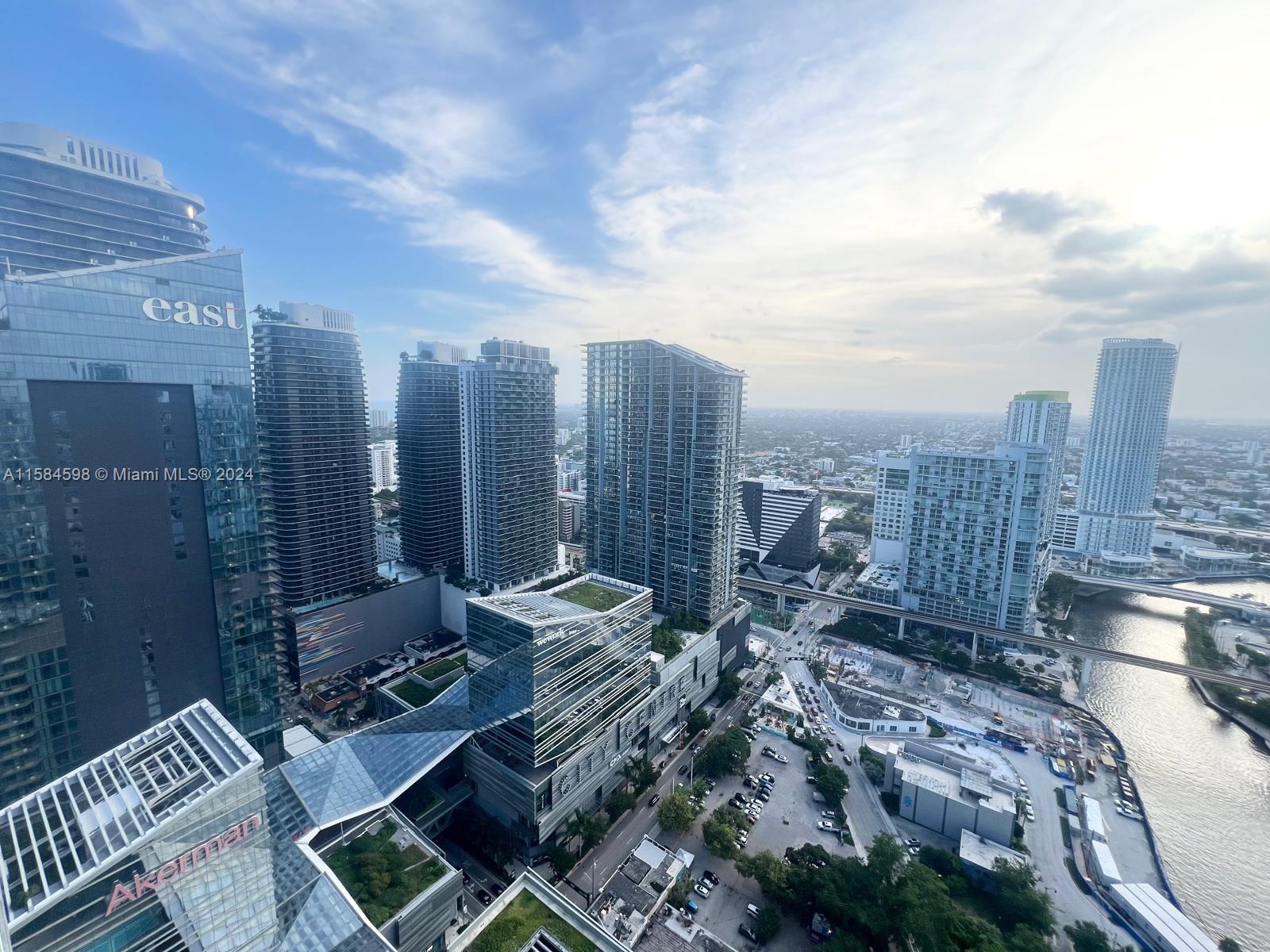 REACH CONDO - Residential