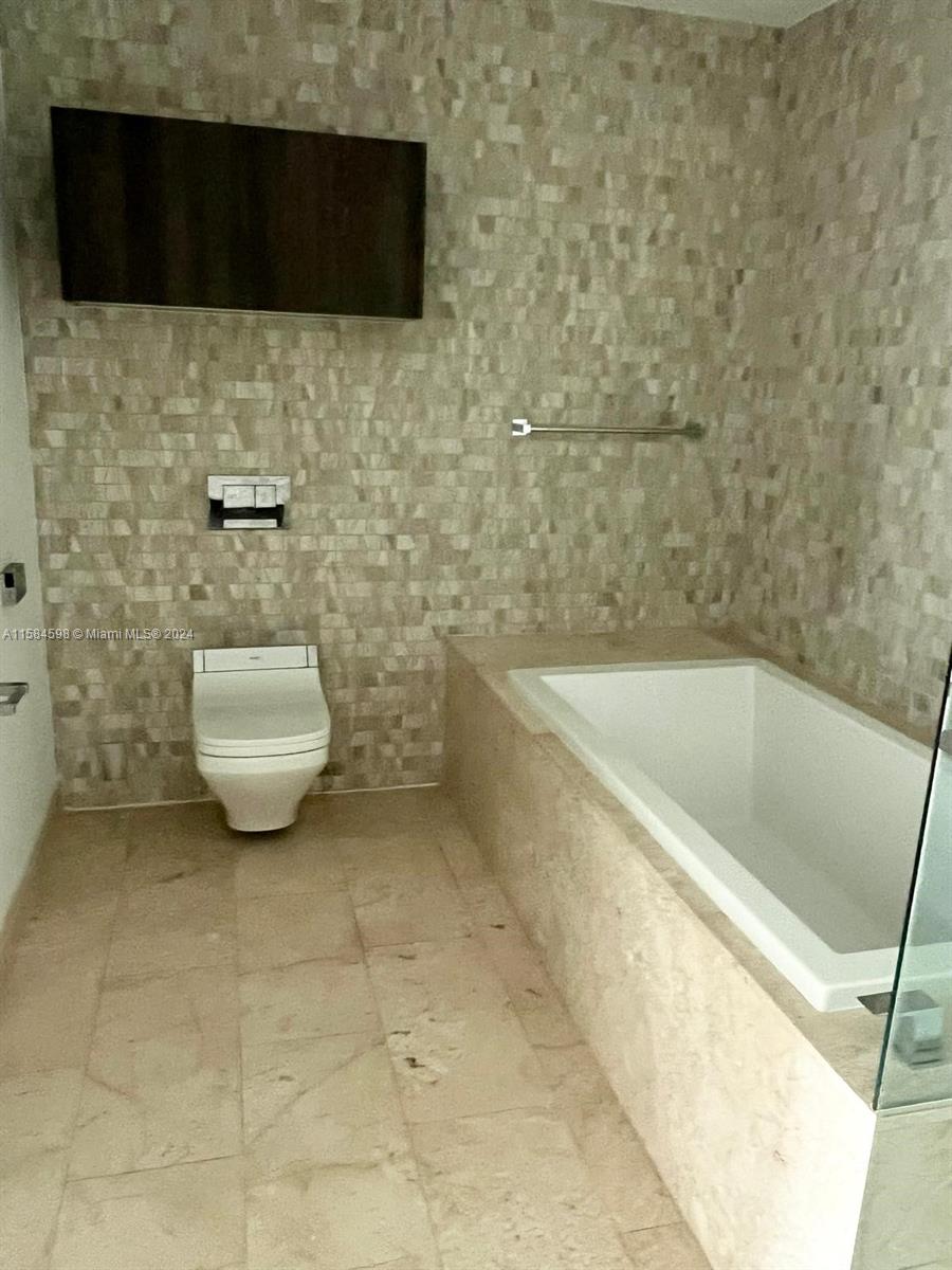 REACH CONDO - Residential