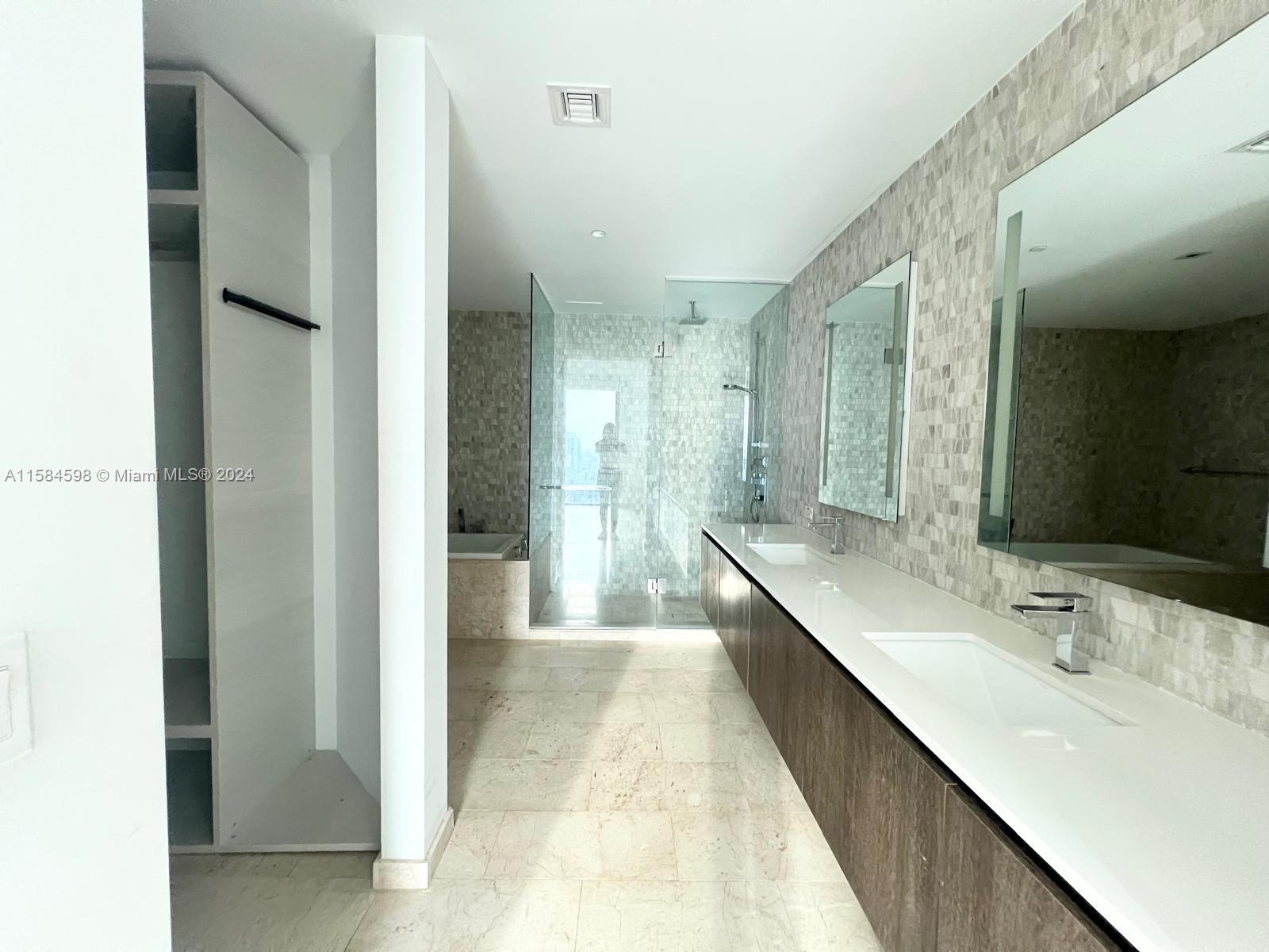 REACH CONDO - Residential