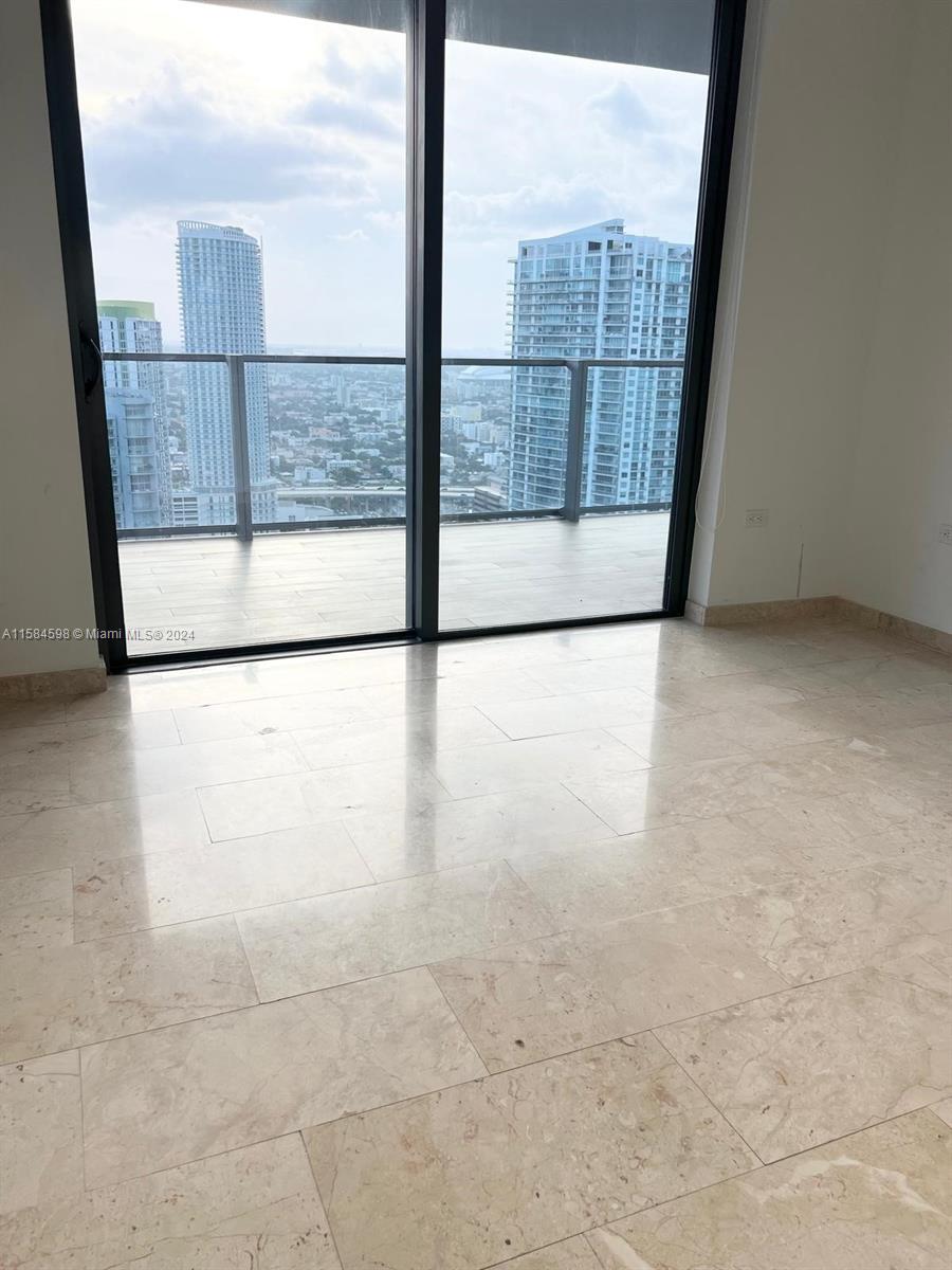 REACH CONDO - Residential