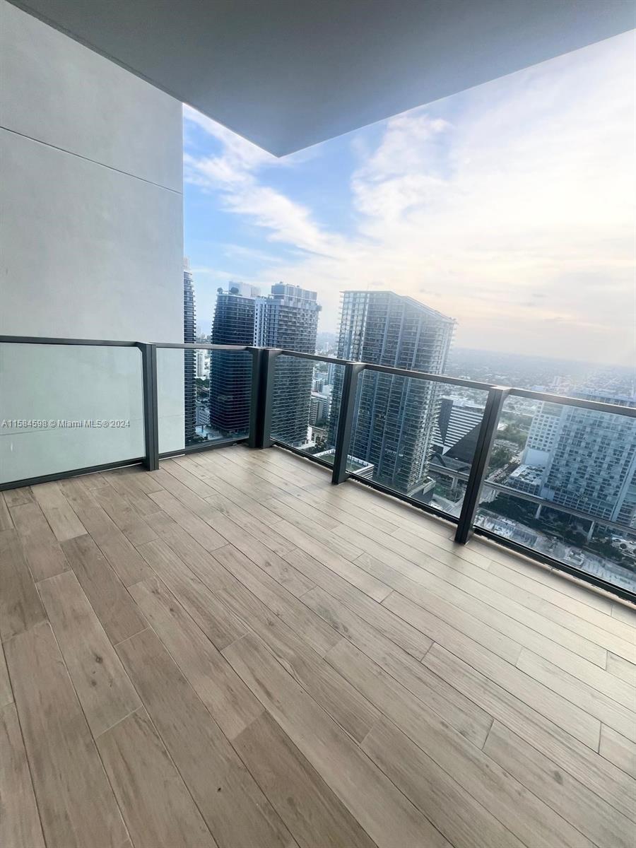 REACH CONDO - Residential