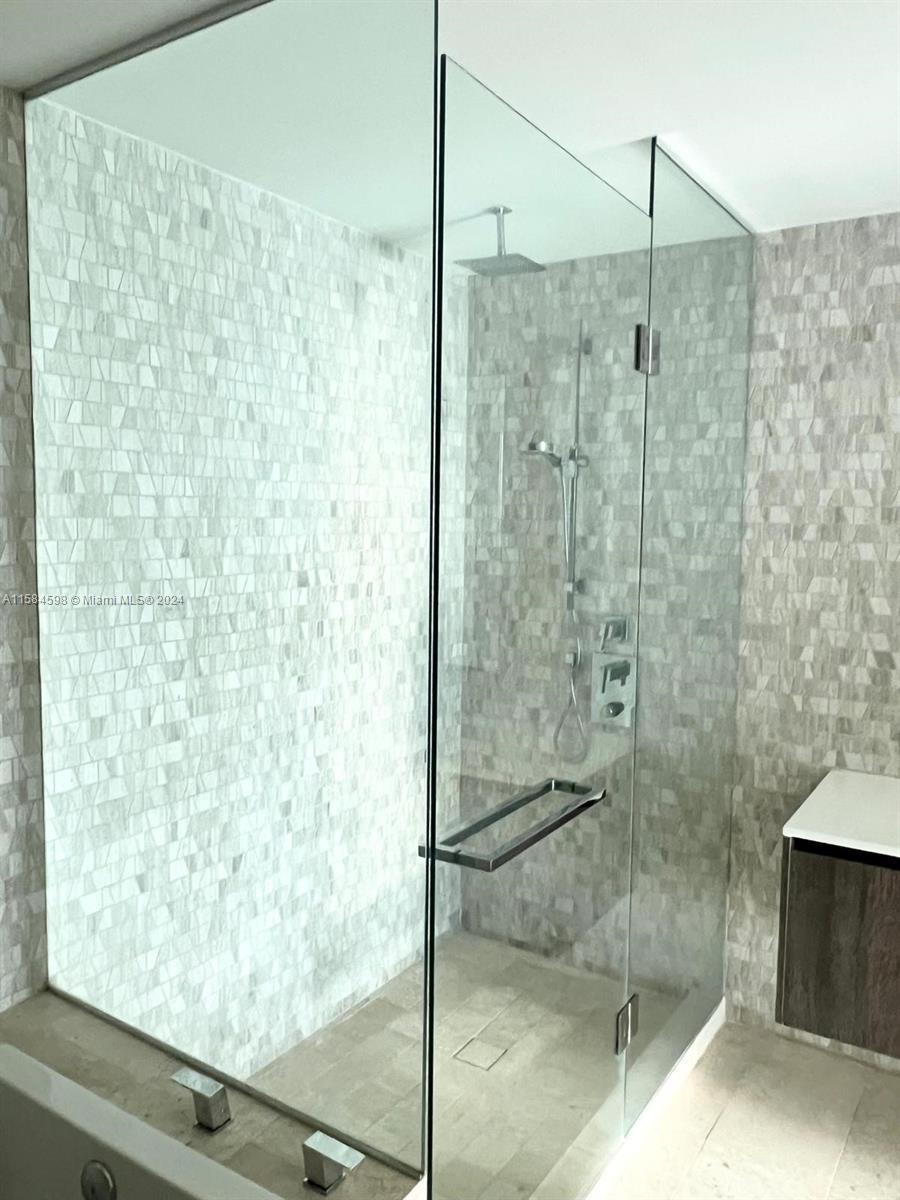 REACH CONDO - Residential
