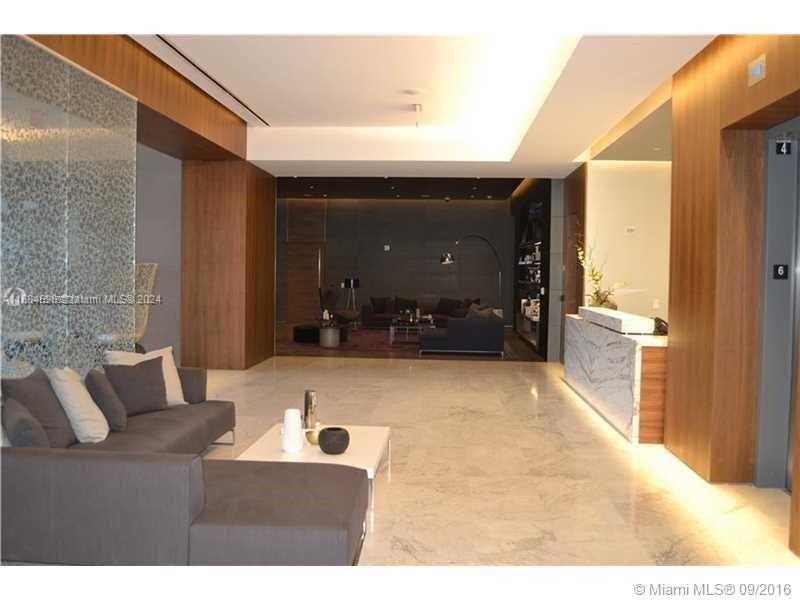 REACH CONDO - Residential