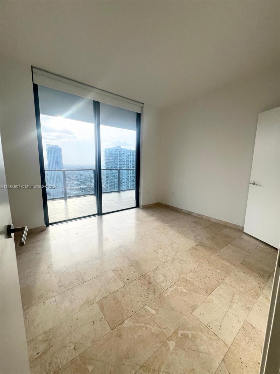 REACH CONDO - Residential