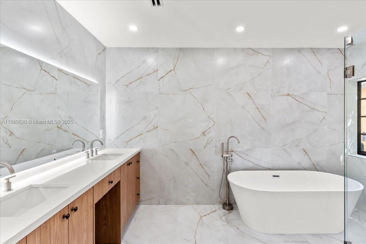 C GABLES RIVIERA SEC 5 - Residential