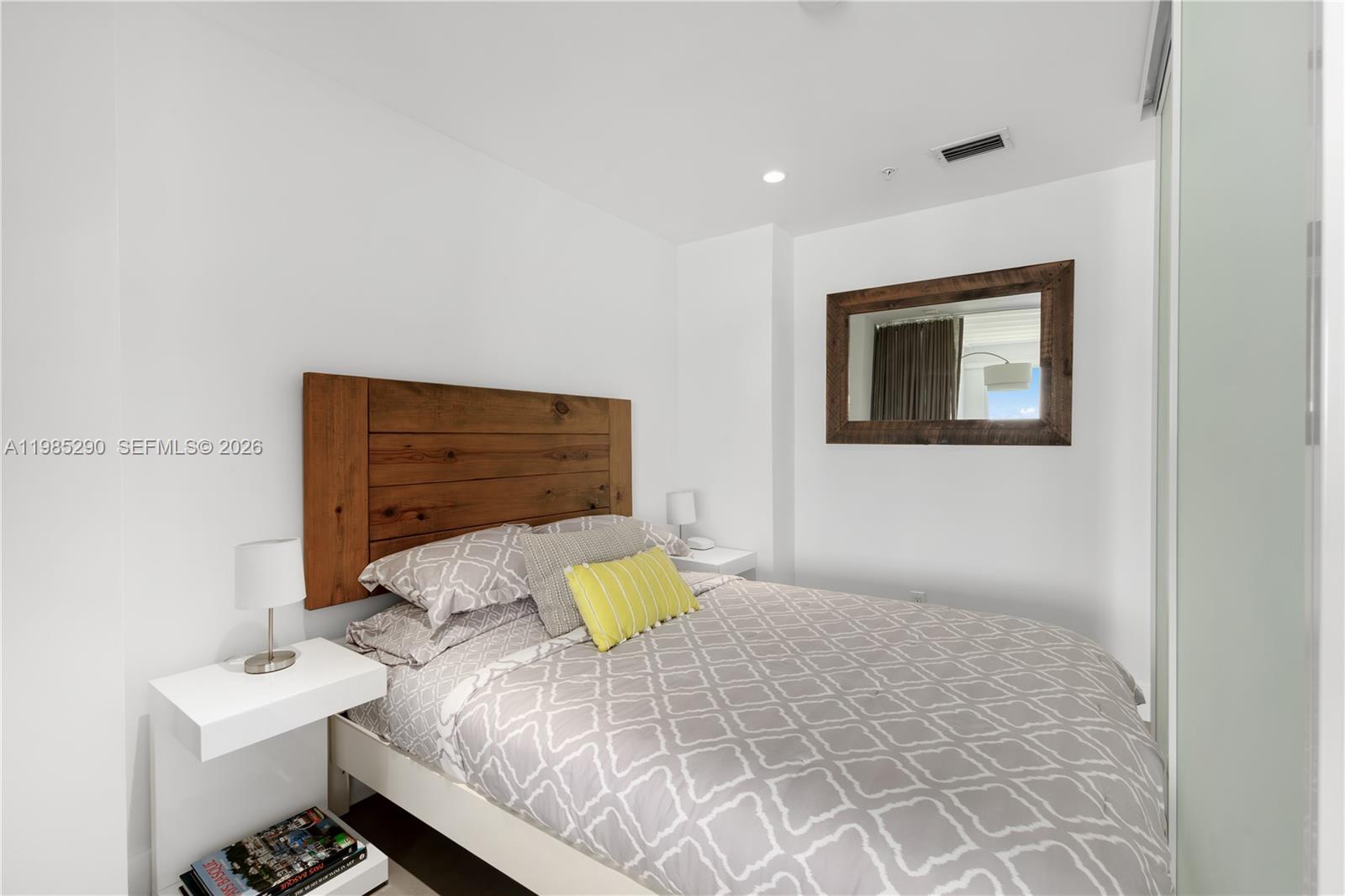 THE EXECUTIVE CONDO - Residential Lease