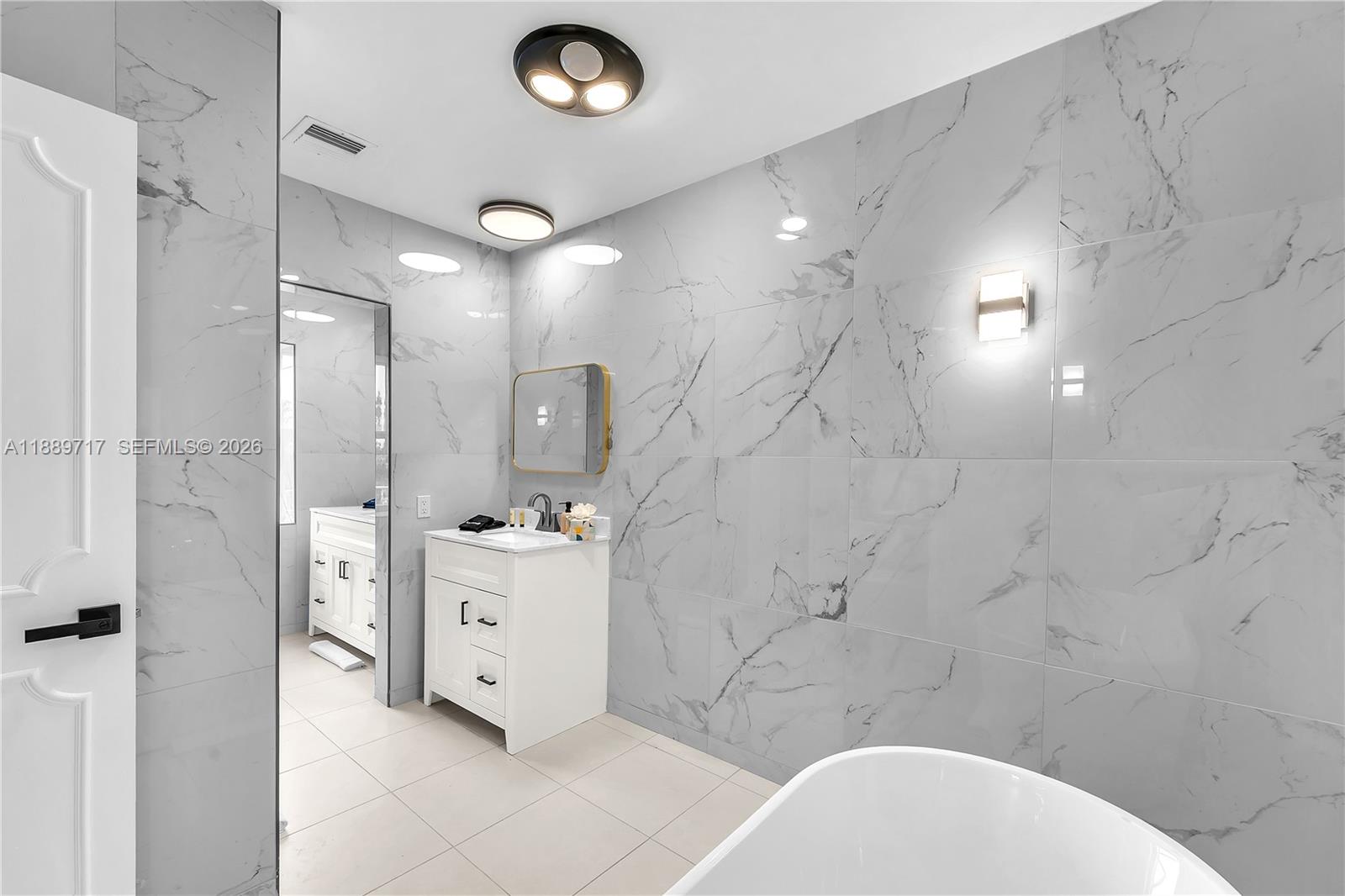 VENETIAN ISLES 3RD SEC - Residential