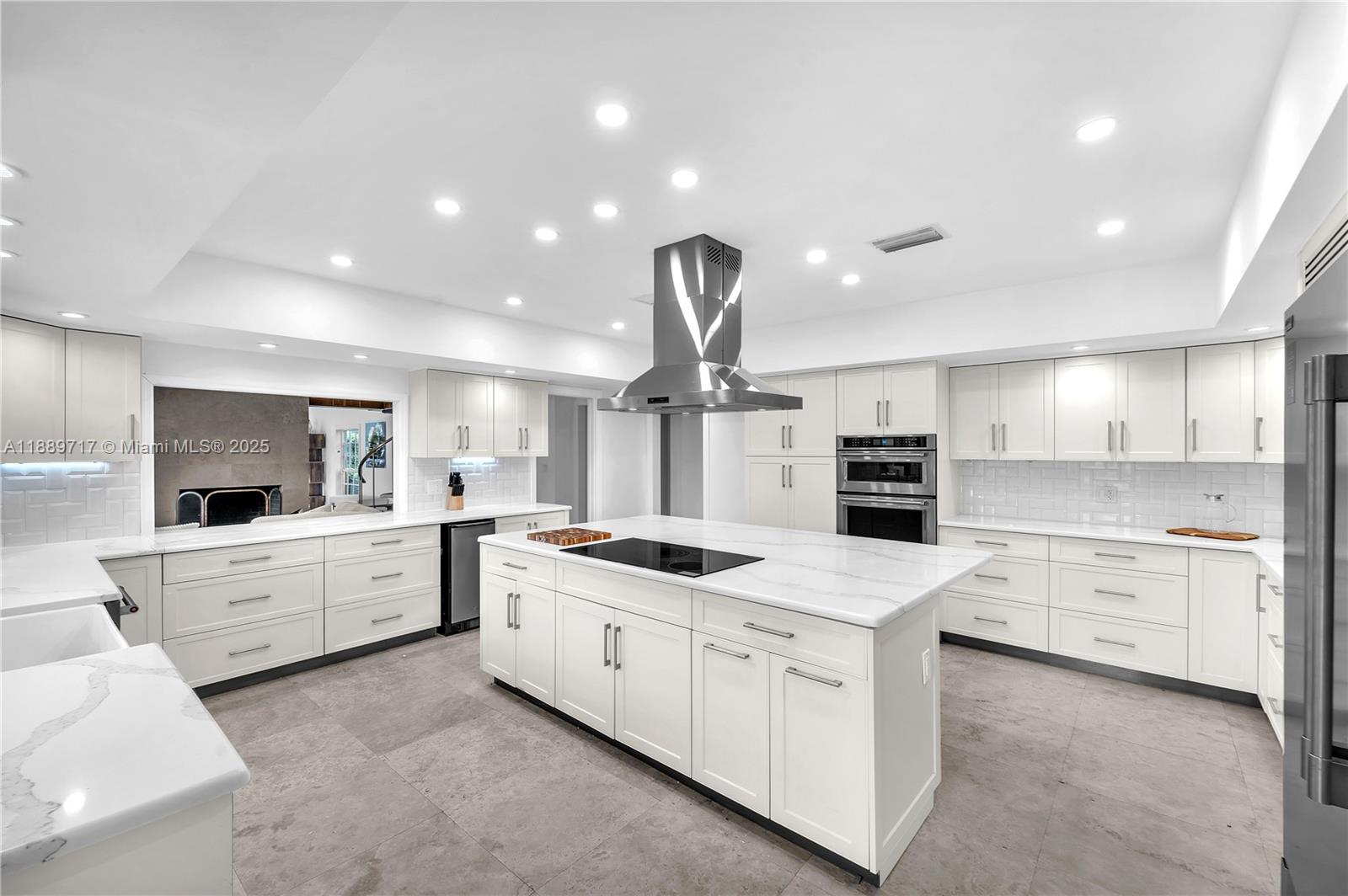 VENETIAN ISLES 3RD SEC - Residential