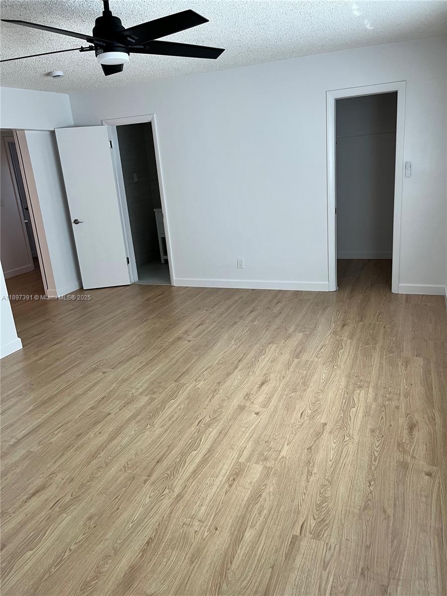 HOLLYWOOD HILLS - Residential