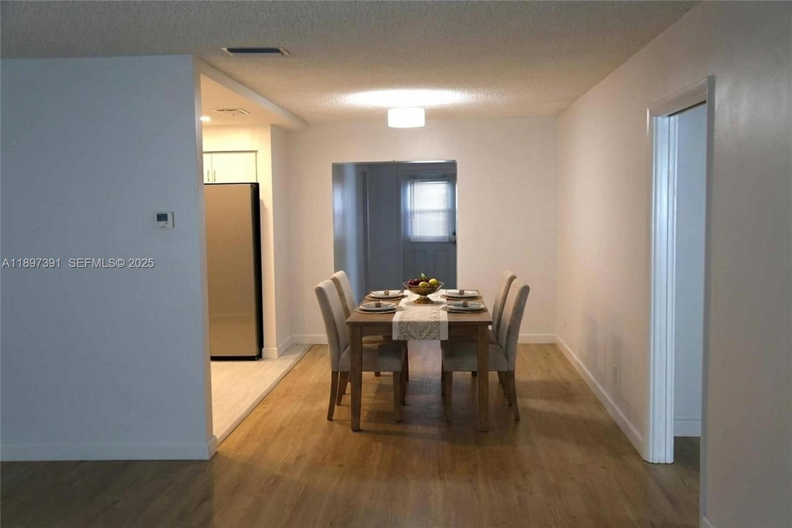 HOLLYWOOD HILLS - Residential