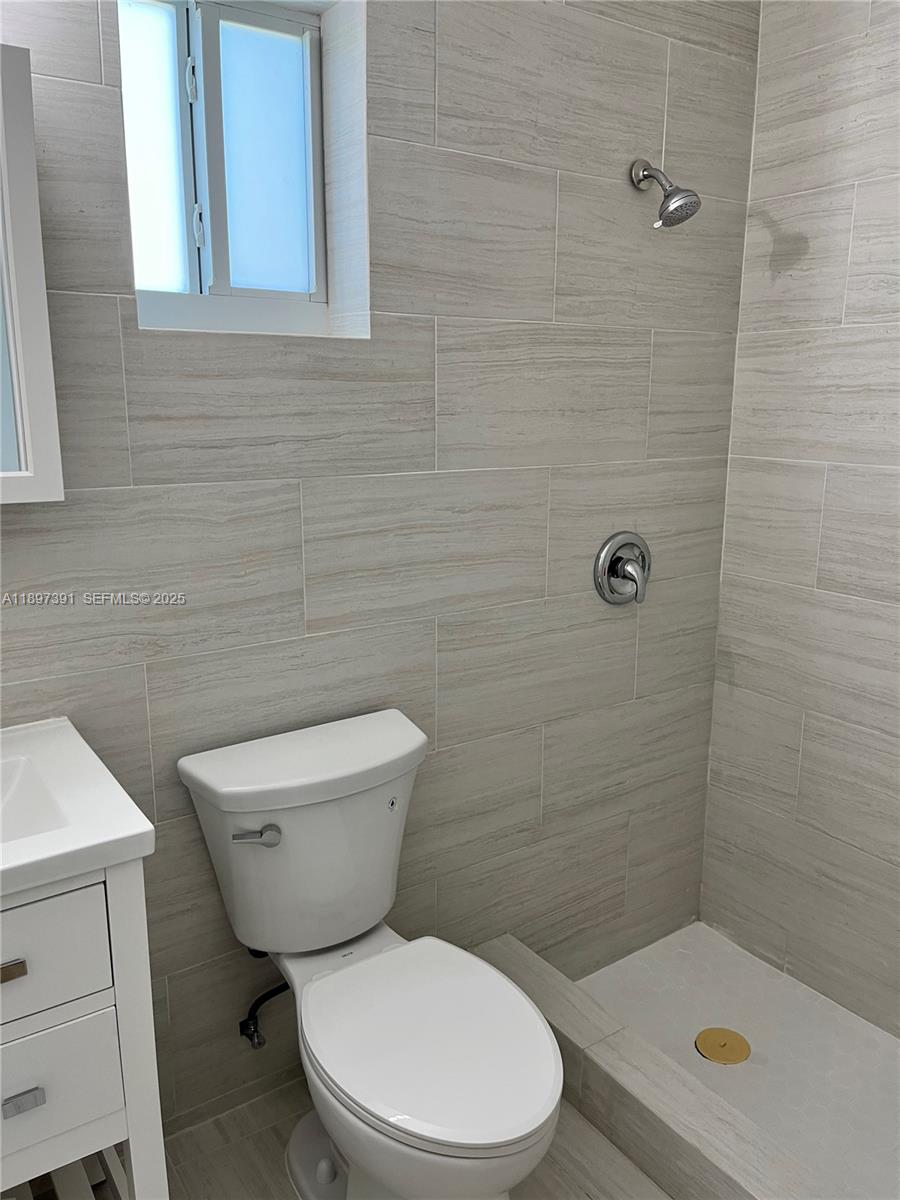 HOLLYWOOD HILLS - Residential