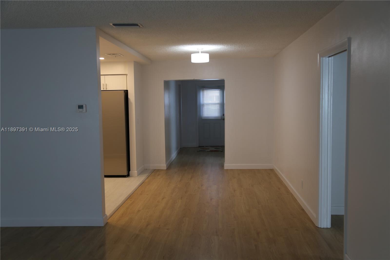 HOLLYWOOD HILLS - Residential