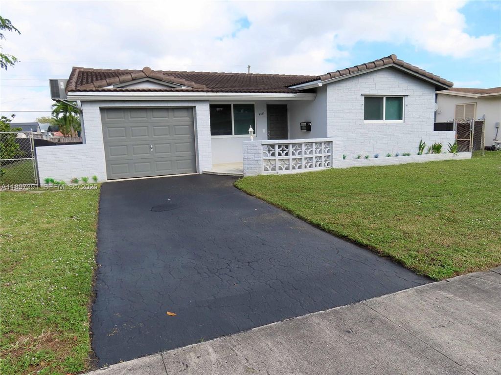 Photo of 4233 Washington St, Hollywood, FL 33021 (MLS # A11897391)