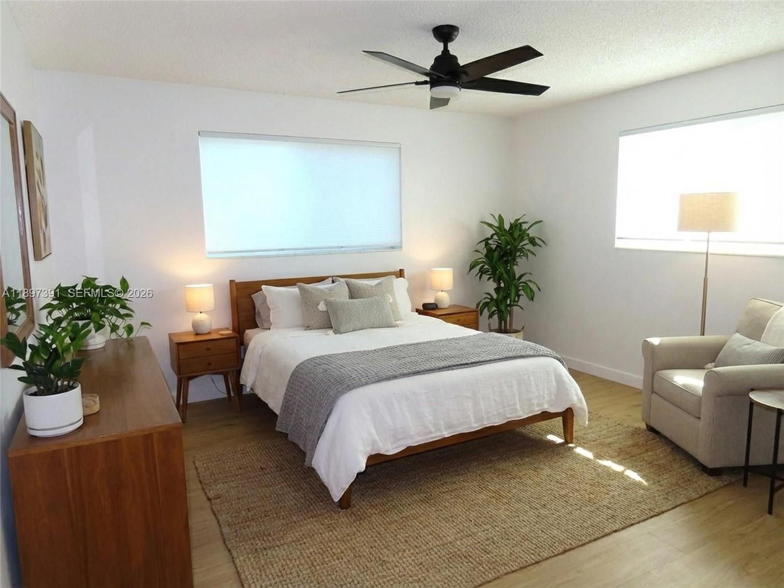 HOLLYWOOD HILLS - Residential