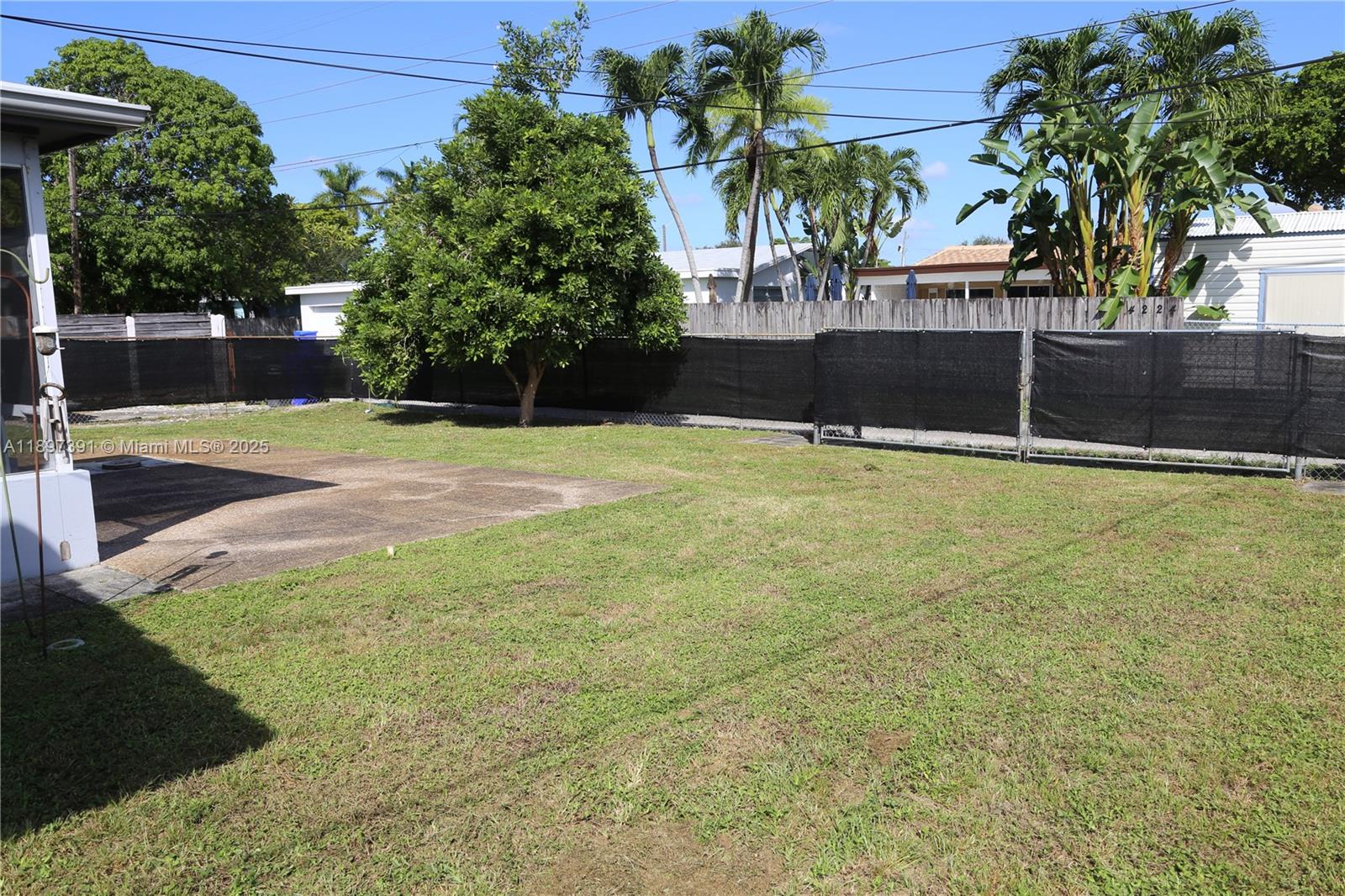 HOLLYWOOD HILLS - Residential