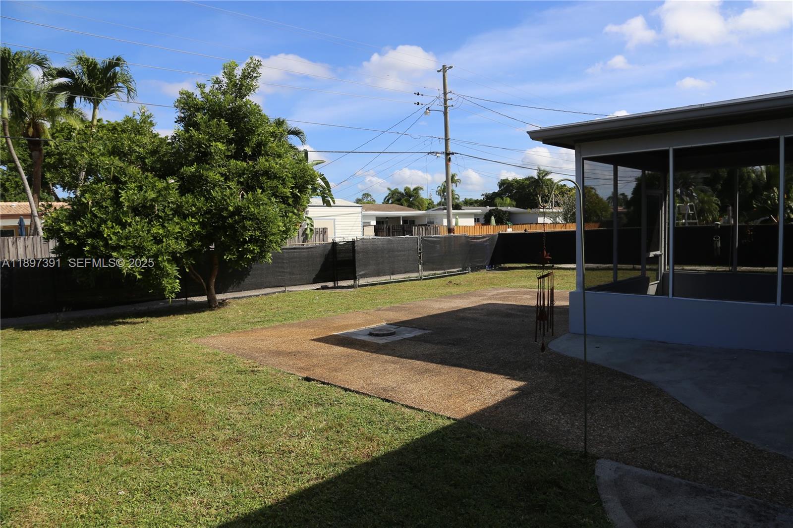 HOLLYWOOD HILLS - Residential