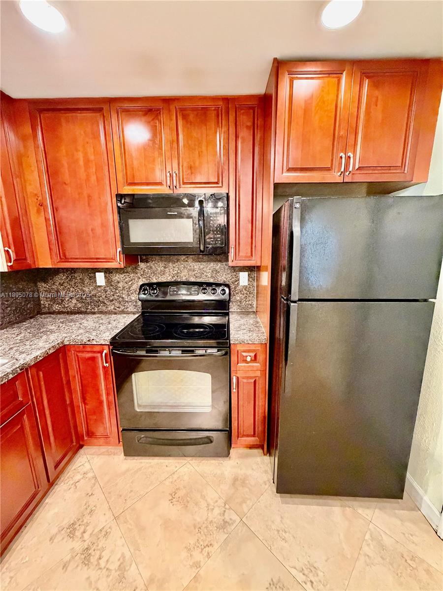 RIO VISTA ISLES - Residential Lease