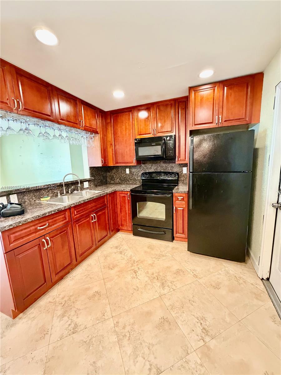 RIO VISTA ISLES - Residential Lease