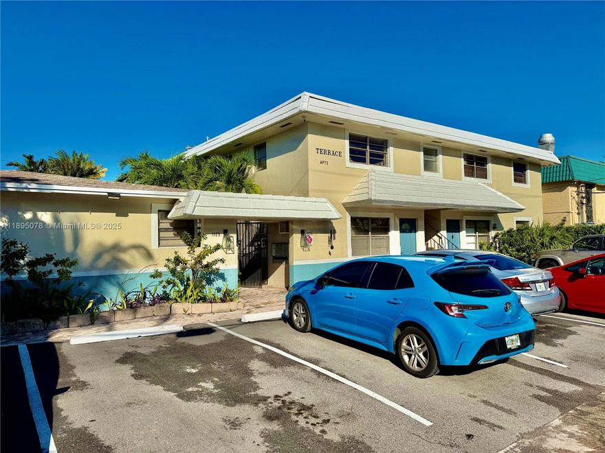 RAPID APPROVAL NO HOA! PRIVATED FENCED YARD.  Step into this BEAUTIFUL first floor apartment centrally located Fort lauderdale in rio vista  East of 95 and US1 and off Davie blvd. CLOSE TO THE BEACH , FLL AIRPORT , SHOPPING CENTERS and MANY restaurants.. The unit itself features Central A/C, Tile floor through-out, Cieling fans in each room for maximum cooling, Warm brown kitchen cabinets and full size Fridge , stove/oven, and Microwave. Laundry ON SITE of premesis. Unit has its own background for outdoor comfort AND PETS ARE WELCOME. Water and trash is included with rent! Can Park at least 2 cars. HURRY AND CALL FOR A SHOWING!
