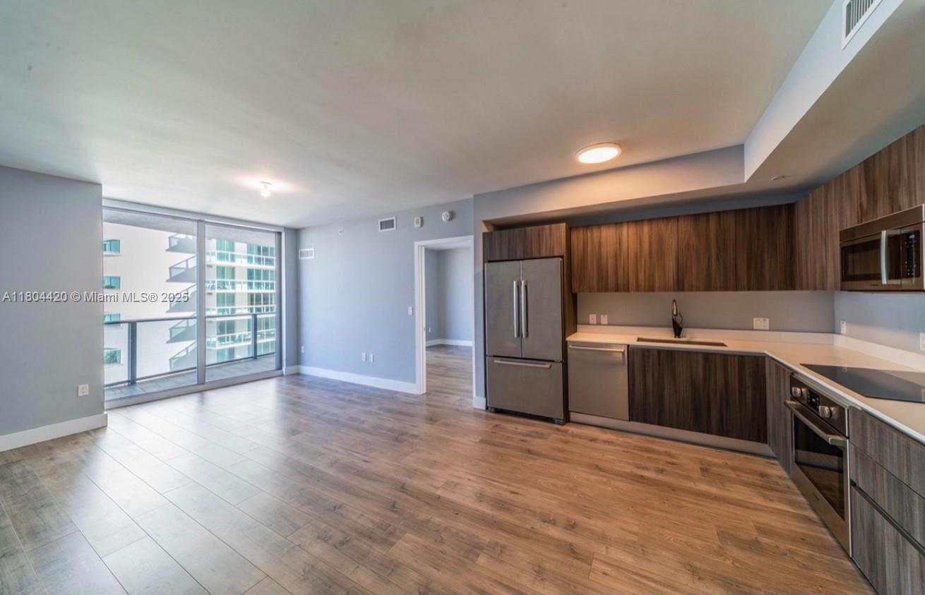 ARIA ON THE BAY CONDO - Residential