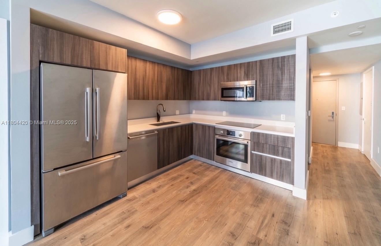 ARIA ON THE BAY CONDO - Residential