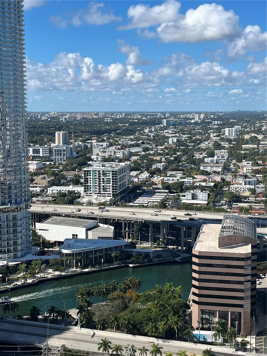 IVY CONDO - Residential