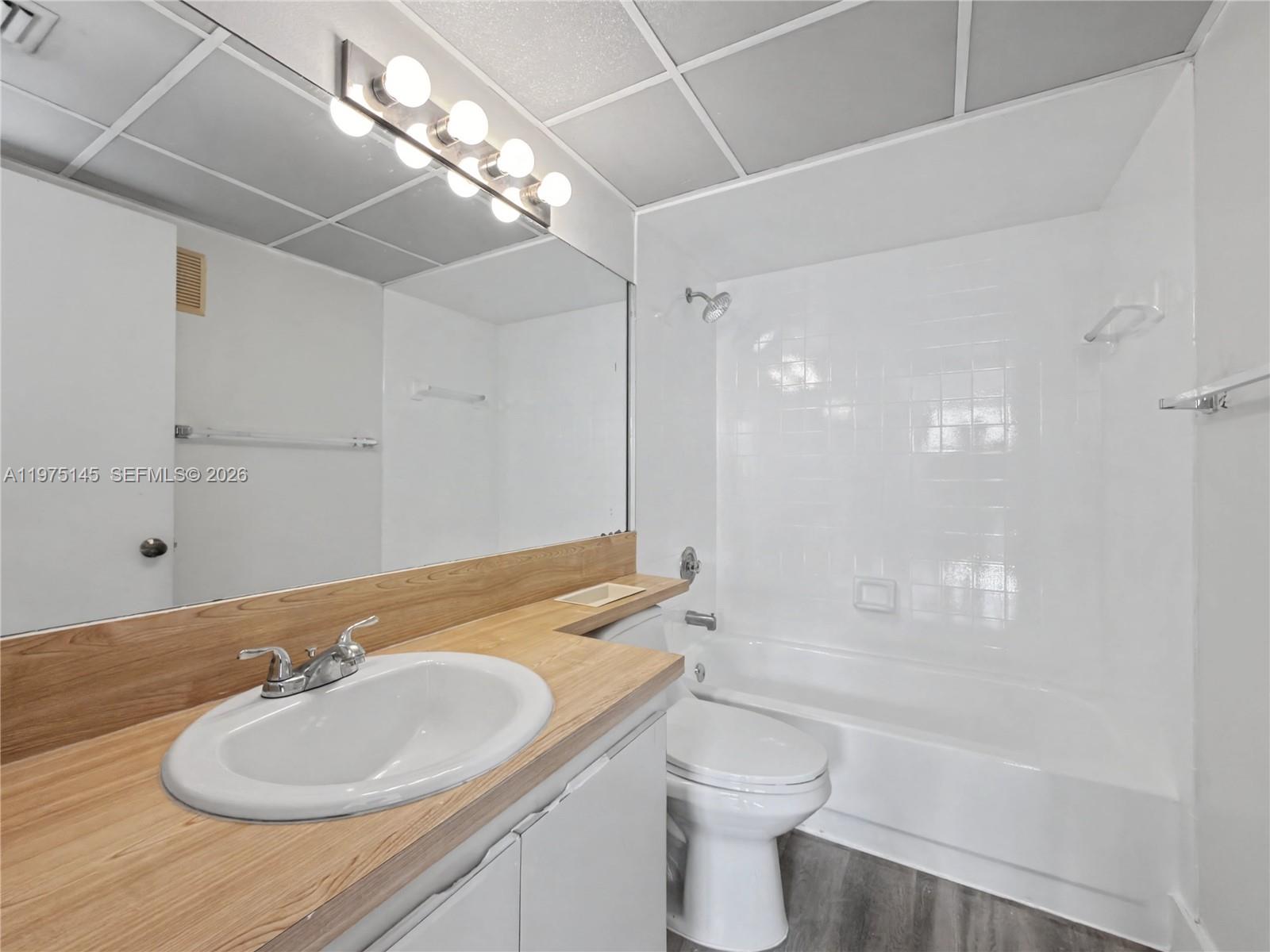 LAS VISTAS AT DORAL CONDO - Residential Lease