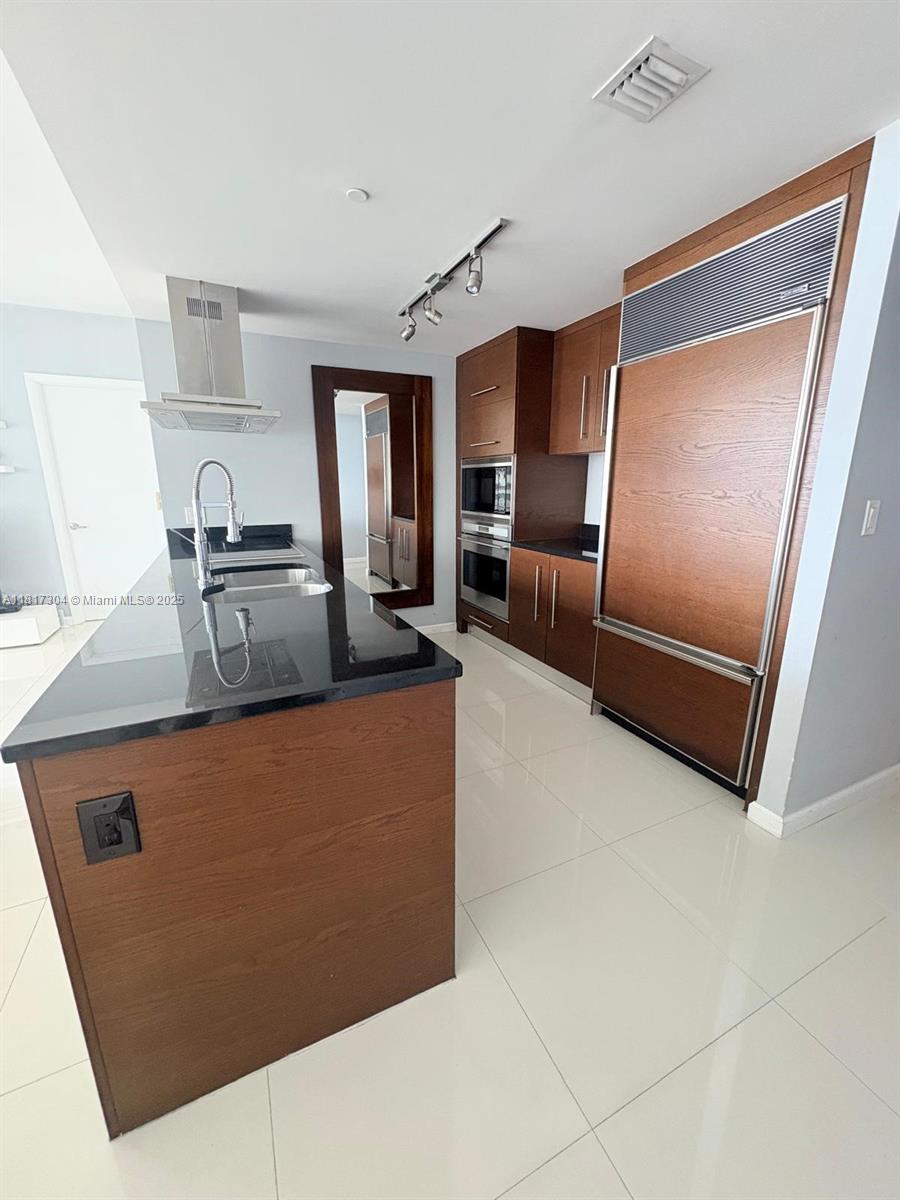 ICON BRICKELL NO TWO - Residential