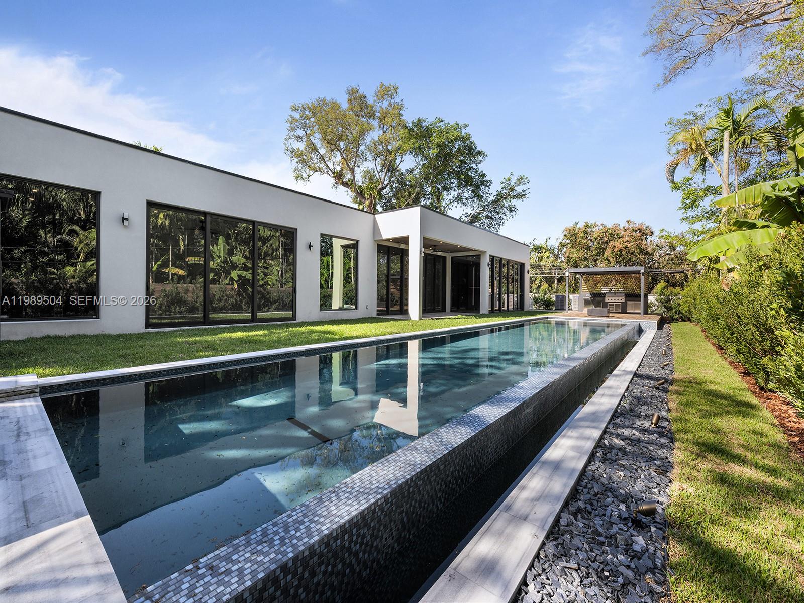 AVOCADO HOMES - Residential