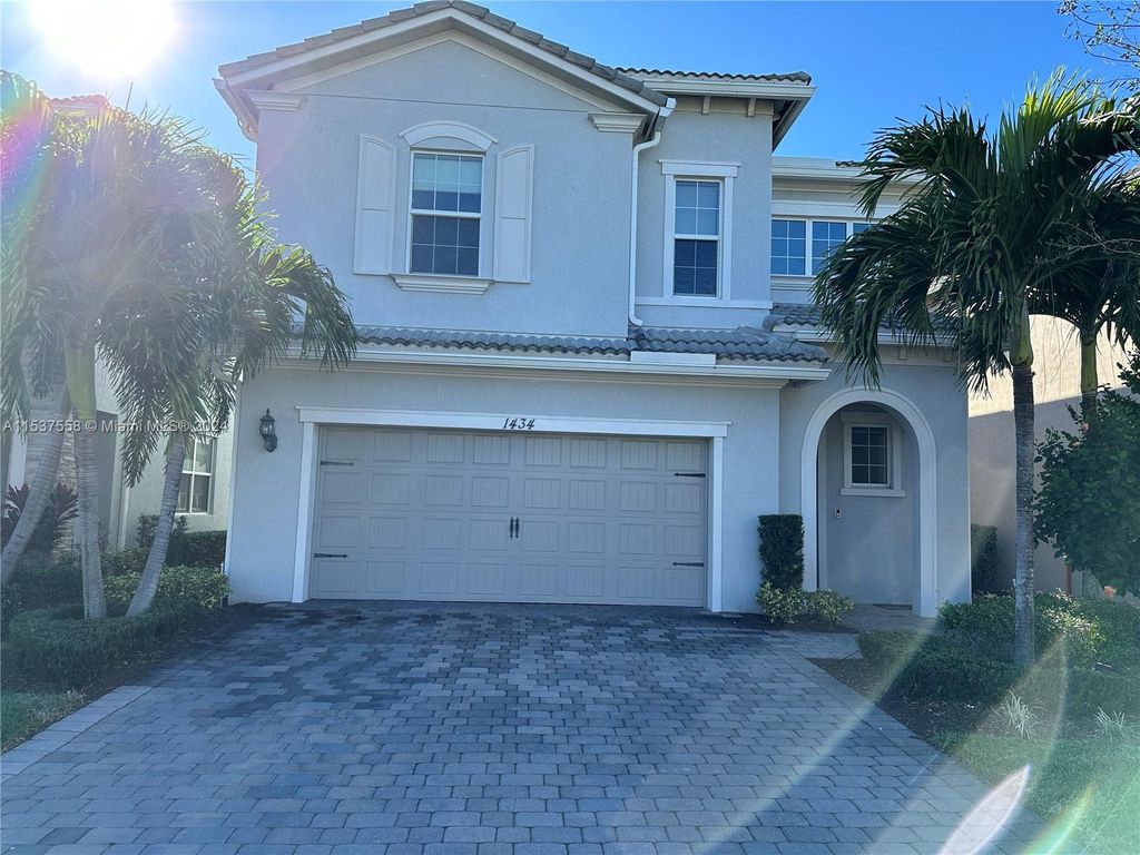 Photo of 1434 Myrtle Oak Ter, Hollywood, FL 33021 (MLS # A11537558)