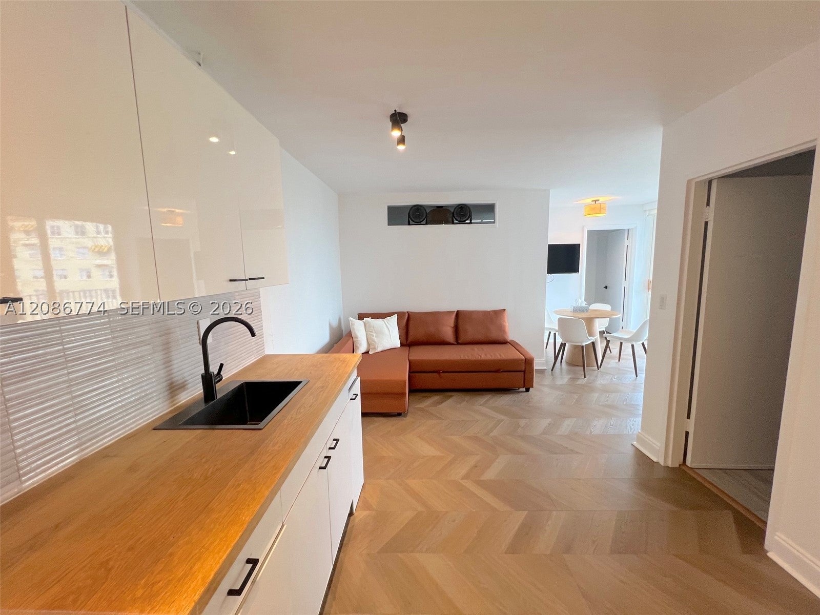 1255 Collins Ave 604