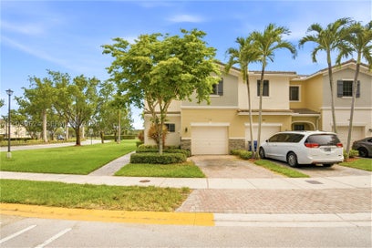 324 NE 194th Ln Miami FL 33179