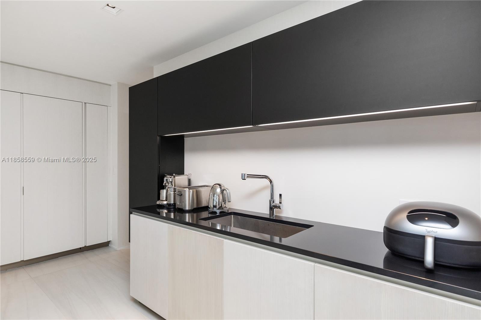 ONE THOUSAND MUSEUM CONDO - Residential