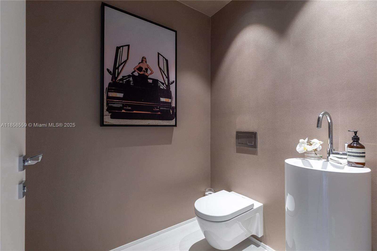 ONE THOUSAND MUSEUM CONDO - Residential