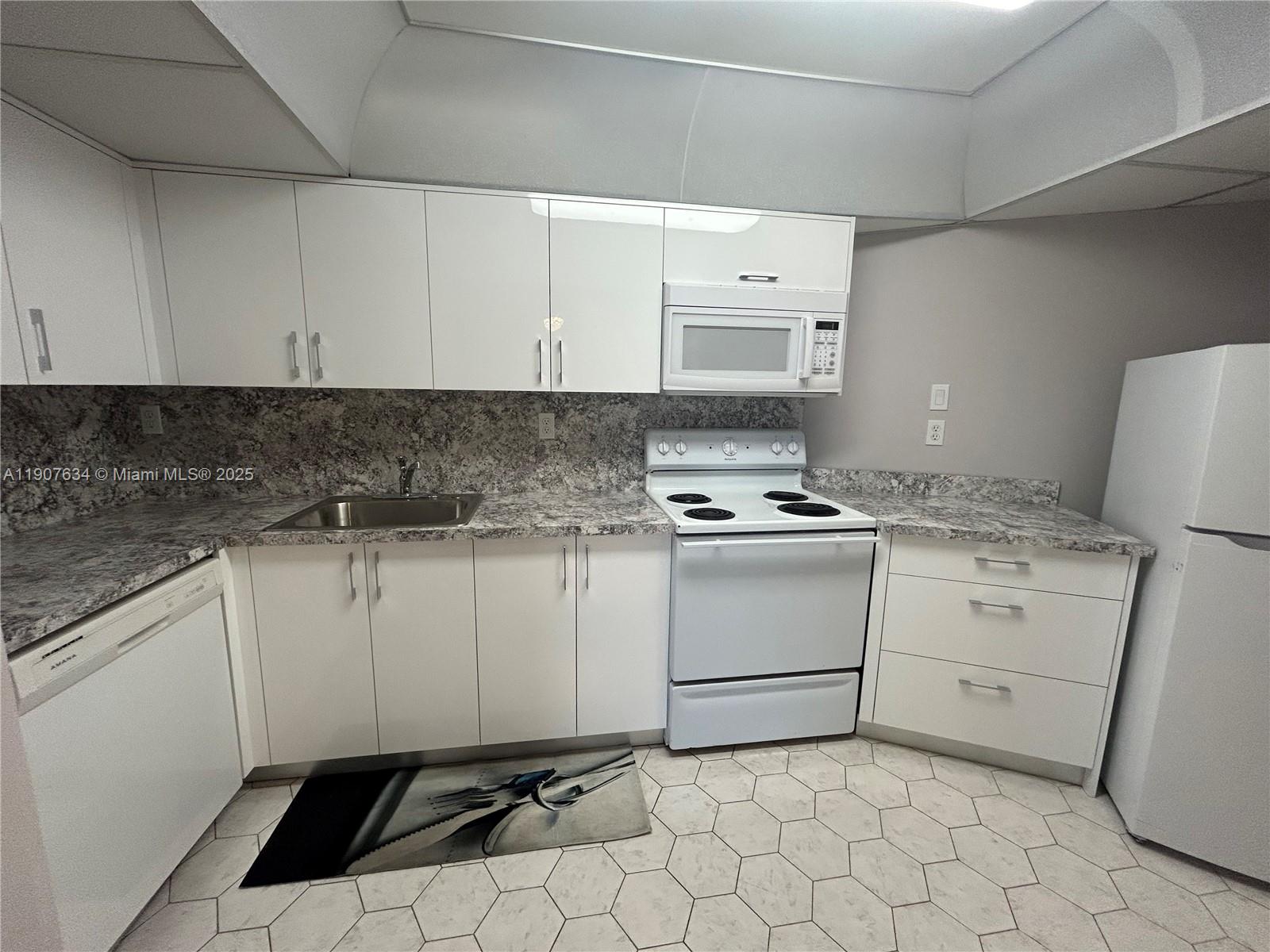 OCEANVIEW PARK CONDO - Residential Lease