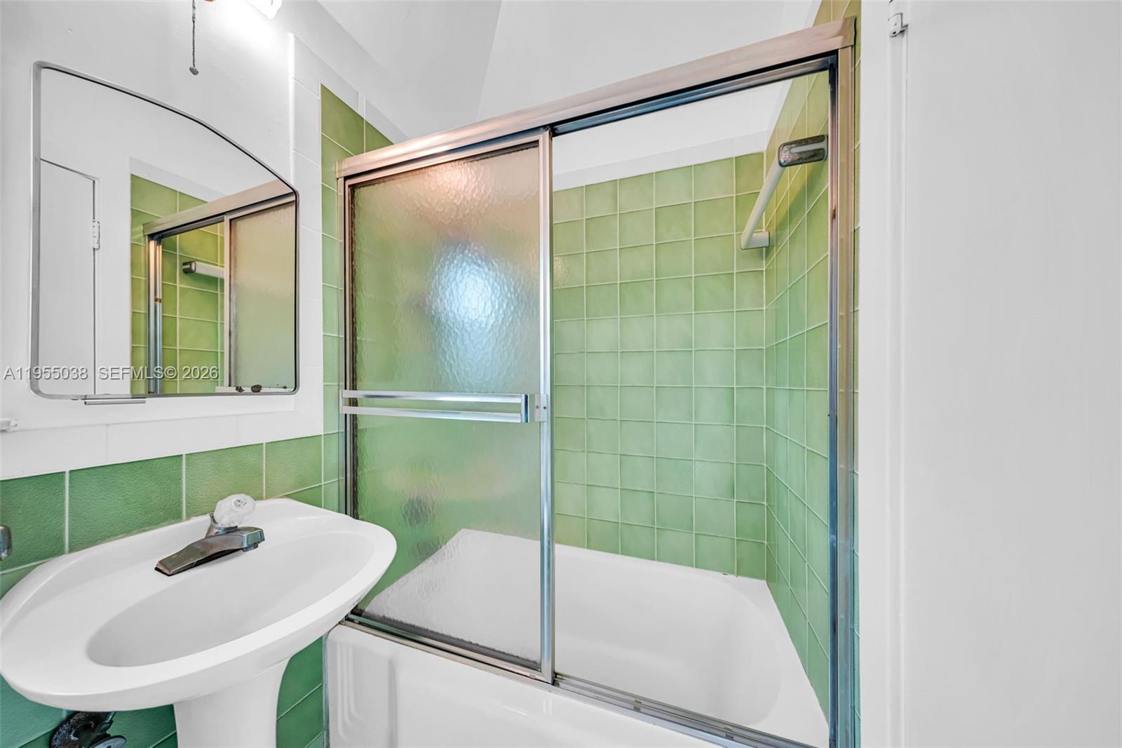 COUNTRY CLUB ESTATES SEC - Residential